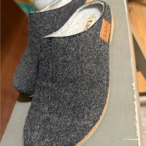 Täōs Charcoal Wool Felt Slip-On Clog Taos